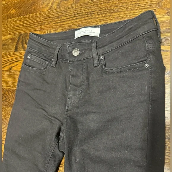 Zara Mid-Rise Flared Jeans - Black - Size: EUR 36 (US 4) - Picture 3 of 9